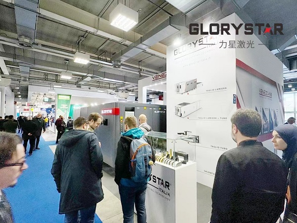 力星激光萬瓦級激光切割機亮相意大利工業展，引爆行業熱潮