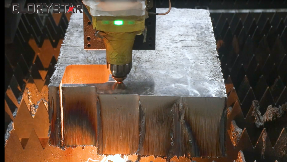 激光切割機中光纖心鏡、準直鏡、聚焦鏡的關(guān)系