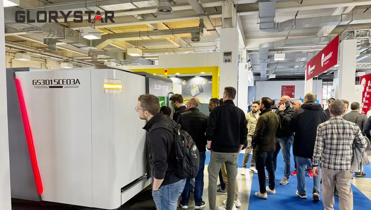 力星激光萬瓦級激光切割機亮相意大利工業展，引爆行業熱潮